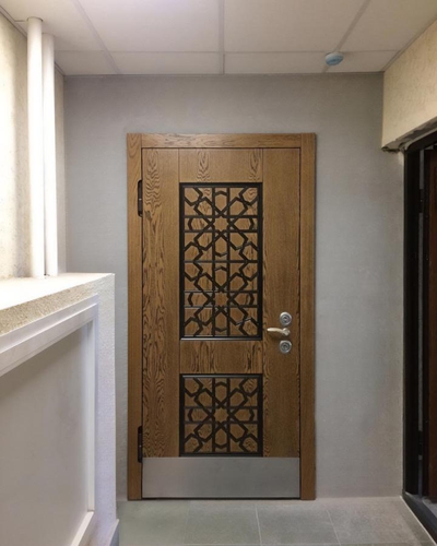 Дверь с отбойником