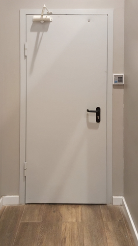 Дверь с доводчиком Дверь с доводчиком