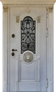 Стальная остекленная термодверь с карнизом, ковкой и резьбой (МДФ с патиной) Стальная остекленная термодверь с карнизом, ковкой и резьбой (МДФ с патиной)