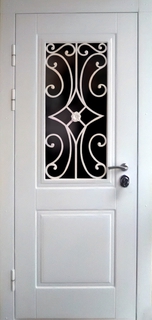Уличная остекленная термодверь с ковкой и белыми плитами МДФ RAL Уличная остекленная термодверь с ковкой и белыми плитами МДФ RAL
