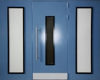 Входная группа со стеклами, отбойником и ручкой-скобой (синяя порошковая краска) Входная группа со стеклами, отбойником и ручкой-скобой (синяя порошковая краска)